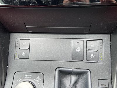 2021 Lexus IS thumbnail 32