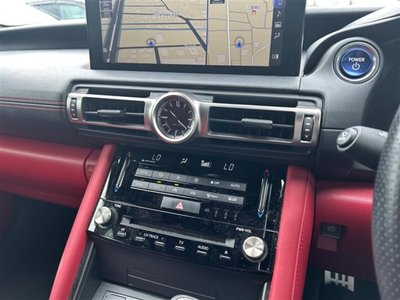 2021 Lexus IS thumbnail 18