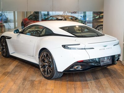 2024 Aston Martin DB12 — фото 4