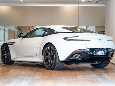 2024 Aston Martin DB12 — фото 13