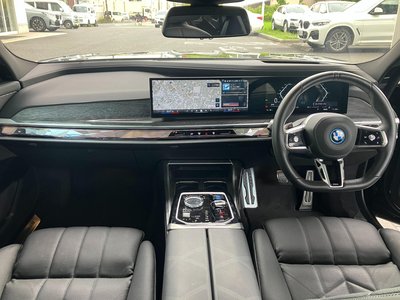 2025 BMW I7 photo 13