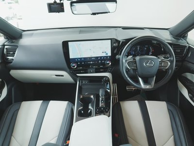 صورة 4 لـ 2023 Lexus NX