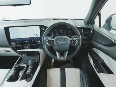 صورة 35 لـ 2023 Lexus NX