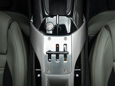 صورة 19 لـ 2025 Ferrari 12 CILINDRI