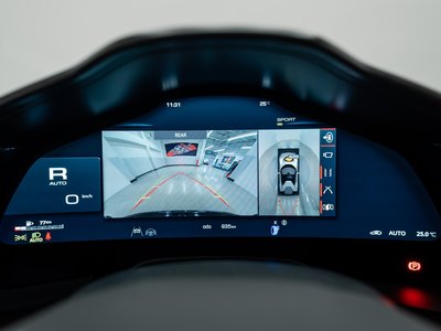 صورة 17 لـ 2025 Ferrari 12 CILINDRI