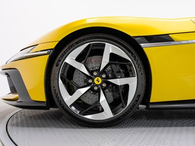 صورة 21 لـ 2025 Ferrari 12 CILINDRI