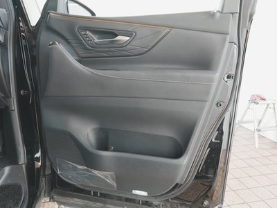 صورة 38 لـ 2023 Toyota VELLFIRE