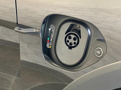 2025 Porsche TAYCAN thumbnail 32