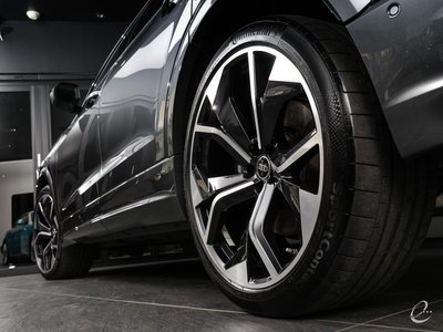 2024 AUDI RS Q8 thumbnail 43