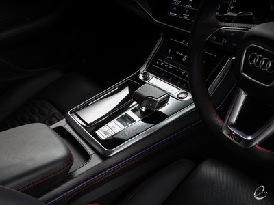 صورة 10 لـ 2024 AUDI RS Q8