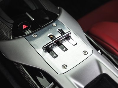 صورة 21 لـ 2025 Ferrari 12 CILINDRI