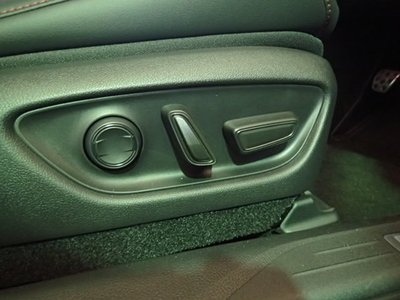 2025 Lexus LBX thumbnail 17