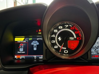 صورة 10 لـ 2021 Ferrari F8 SPIDER