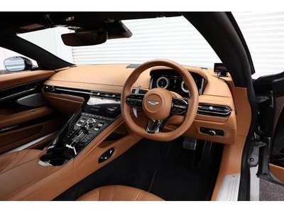 2024 Aston Martin DB12 — миниатюра 3
