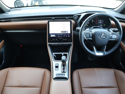 صورة 8 لـ 2024 Lexus LBX