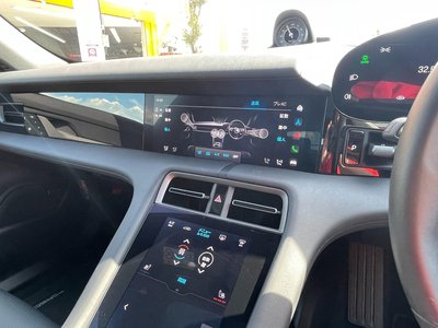 صورة مصغرة 17 لـ 2022 Porsche TAYCAN
