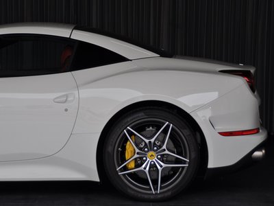 2017 Ferrari CALIFORNIA T — фото 15