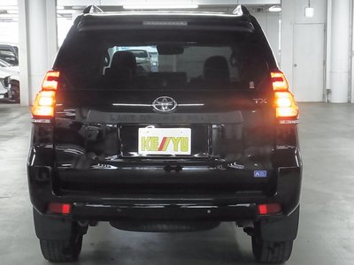 2023 Toyota LAND CRUISER PRADO photo 9