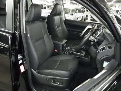 2023 Toyota LAND CRUISER PRADO photo 16