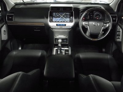 2023 Toyota LAND CRUISER PRADO photo 6