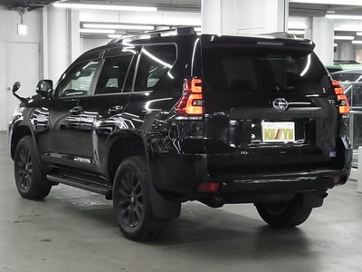 2023 Toyota LAND CRUISER PRADO photo 10