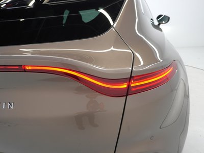 2023 Aston Martin DBX — миниатюра 19