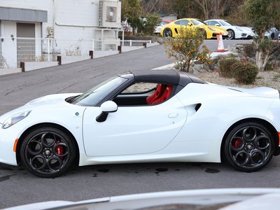 2016 ALFA Romeo 4C SPIDER 照片 8