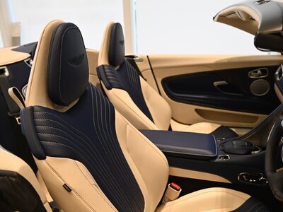 صورة 11 لـ 2021 Aston Martin DB11 VOLANTE