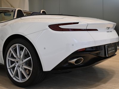 صورة 16 لـ 2021 Aston Martin DB11 VOLANTE