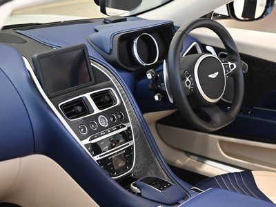 صورة 2 لـ 2021 Aston Martin DB11 VOLANTE
