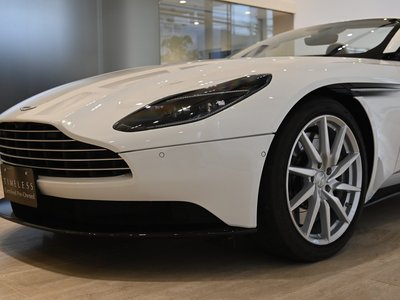 صورة 14 لـ 2021 Aston Martin DB11 VOLANTE