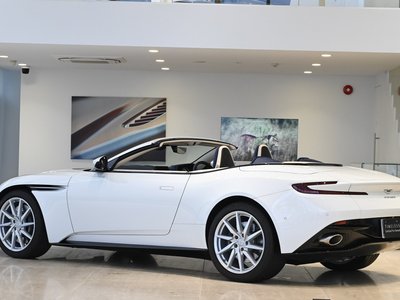 صورة 7 لـ 2021 Aston Martin DB11 VOLANTE
