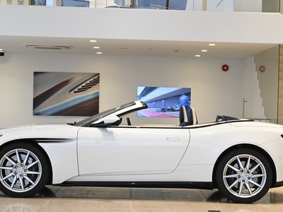 صورة 5 لـ 2021 Aston Martin DB11 VOLANTE
