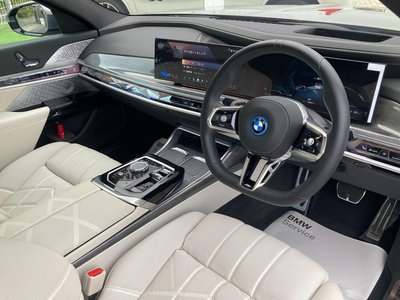 2025 BMW I7 缩略图 35