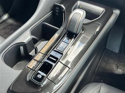 صورة 14 لـ 2023 Toyota CROWN SPORT
