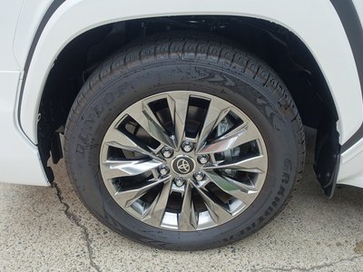 2025 Toyota LAND CRUISER 300 照片 31