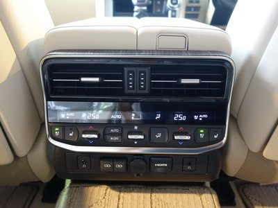 2025 Toyota LAND CRUISER 300 照片 43