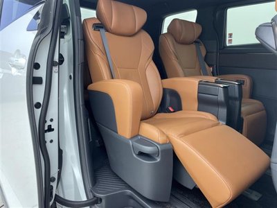 صورة 33 لـ 2025 Toyota VELLFIRE