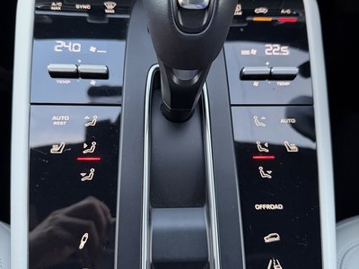 2022 Porsche MACAN — миниатюра 15