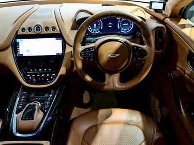 2021 Aston Martin DBX — фото 2