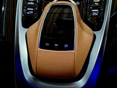 2021 Aston Martin DBX 缩略图 36