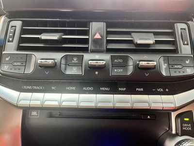 2023 Toyota LAND CRUISER 300 — фото 18