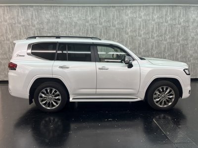 2023 Toyota LAND CRUISER 300 — фото 24