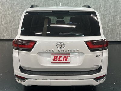 2023 Toyota LAND CRUISER 300 — фото 26