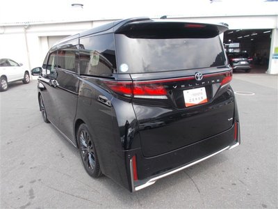 2023 Toyota VELLFIRE photo 3