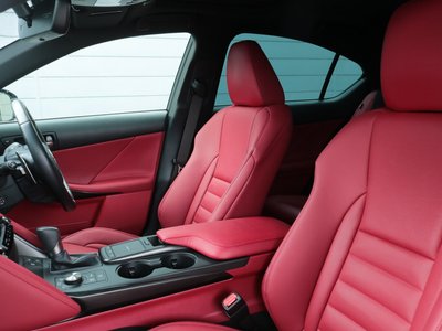 2021 Lexus IS thumbnail 38