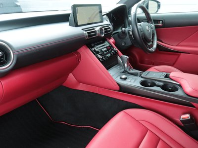 2021 Lexus IS photo 8