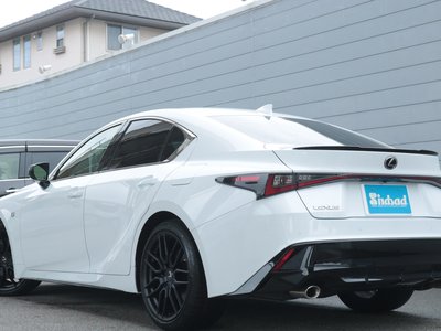 2021 Lexus IS photo 16
