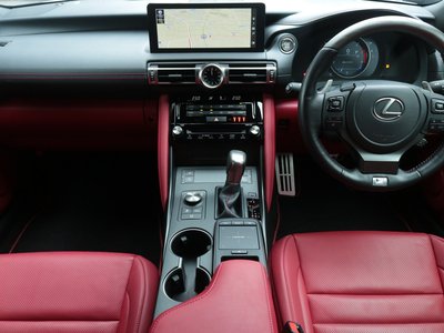 2021 Lexus IS thumbnail 17