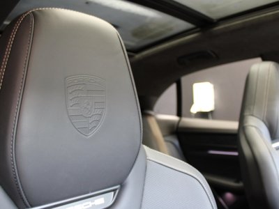 2026 Porsche MACAN photo 16